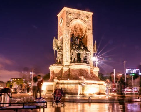 TAKSIM SQUARE SUV MIETEN TAKSIM SQUARE ISTANBUL LUXUSAUTOVERMIETUNG SUV MIETEN TAKSIM